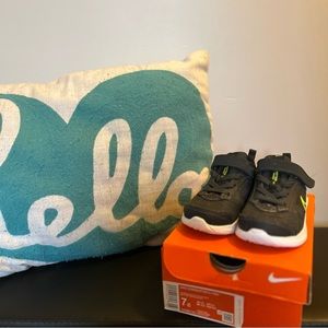 Nike toddler boy sneakers size 7C.  Barely worn. In good condition